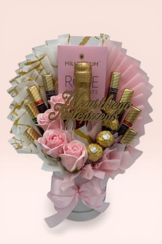 urodzinowy zestaw prezentowy dla niej, box 18 urodziny, prezent dla kobiety, dla świadkowej, w podziękowaniu, kosz prezentowy, prezent imieniny, zestaw dla mamy, prezent dla przyjaciółki