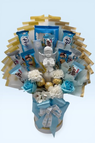 Błękitny Anioł Stróż – Luksusowy FlowerBox Komunijny z Figurką, box komunijny dla chłopca, zestaw słodyczy na komunię, słodki bukiet komunijny, prezent dla chłopca.