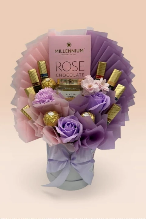 zestaw prezentowy, prezent dla niej, urodziny, imieniny, w podziękowaniu, prezent dla przyjaciółki, 18 urodziny, osiemnastka, prezent na osiemnastkę, słodki bukiet, box prezentowy, gift box, flower box, prezent dla mamy,