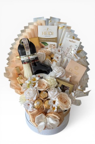 Kremowa Poezja – Ekskluzywny Box prezentowy z Likierem Sheridan’s i Białymi Słodyczami,  elegancki zestaw prezentowy dla kobiety, ekskluzywny box,  prezent premium, prezent dla kobiety