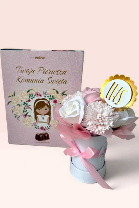 Różany Duet Komunijny – Zestaw z Bombonierką Magnat i Flowerboxem