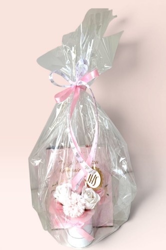 Różany Duet Komunijny – Zestaw z Bombonierką Magnat i Flowerboxem