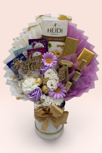 Złoto i Lilia – Flower Box „Kochanej Mamie” z Czekoladą Heidi i Miodem